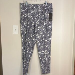 NWT Jones New York Size XL Navy and White Floral Pants